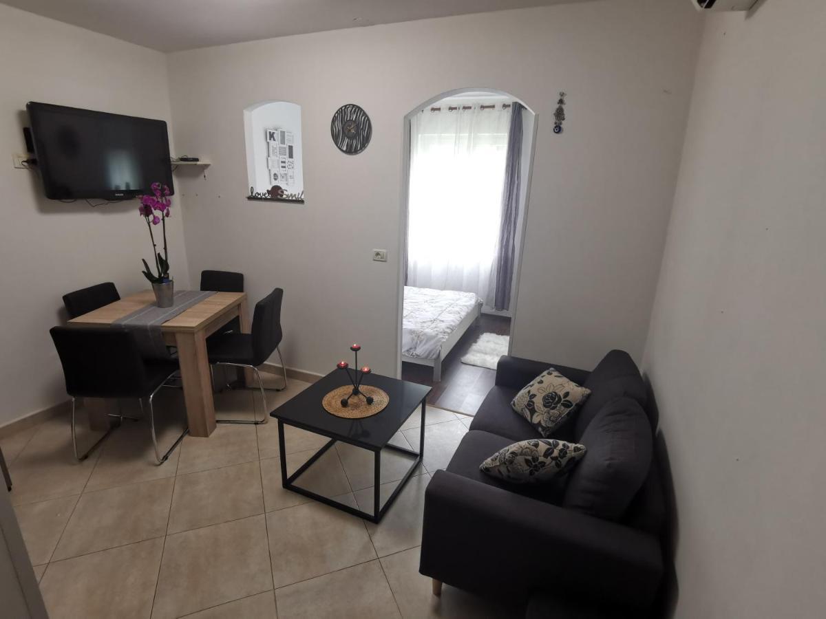 Kaliora Apartment *